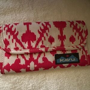 KAVU Red and Cream Patterned Clutch B-104